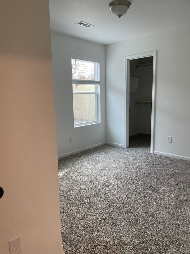 Building Photo - Welcome to this beautiful: 3 Bedroom/ 2 Ba...