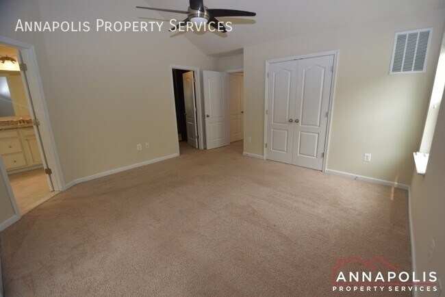 Building Photo - 717 Millhouse Dr