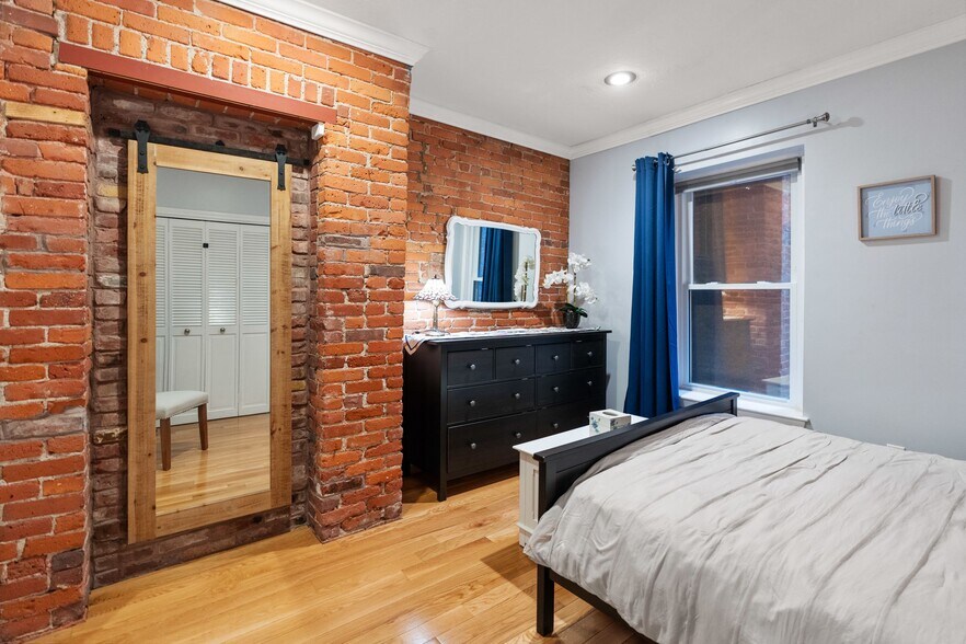 Building Photo - 38A Charter St