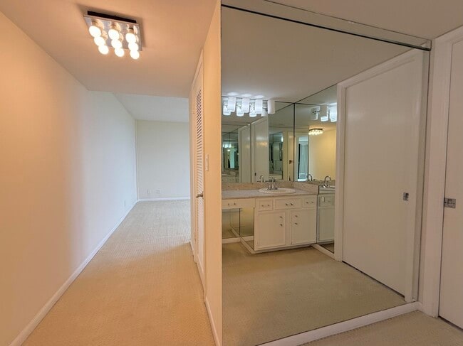 Building Photo - 2000 Presidential Way