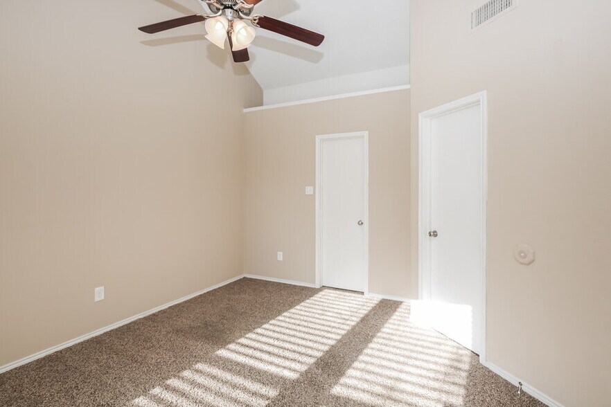 Building Photo - 406 Kalmia Dr