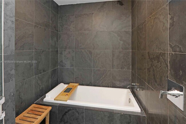 Building Photo - 900 Biscayne Blvd