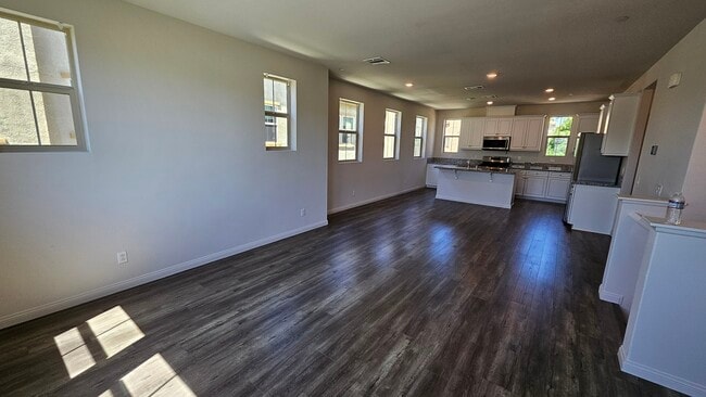 Building Photo - 7245 N Maple Rd