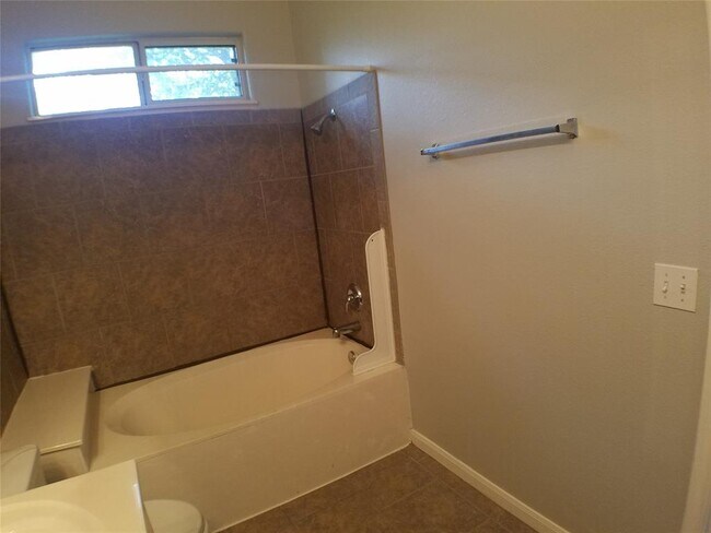 Building Photo - 2502 Allred Dr