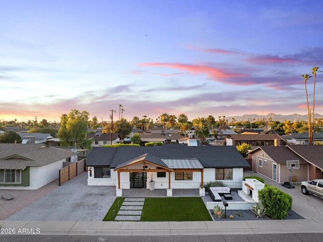 Building Photo - 8614 E Highland Ave