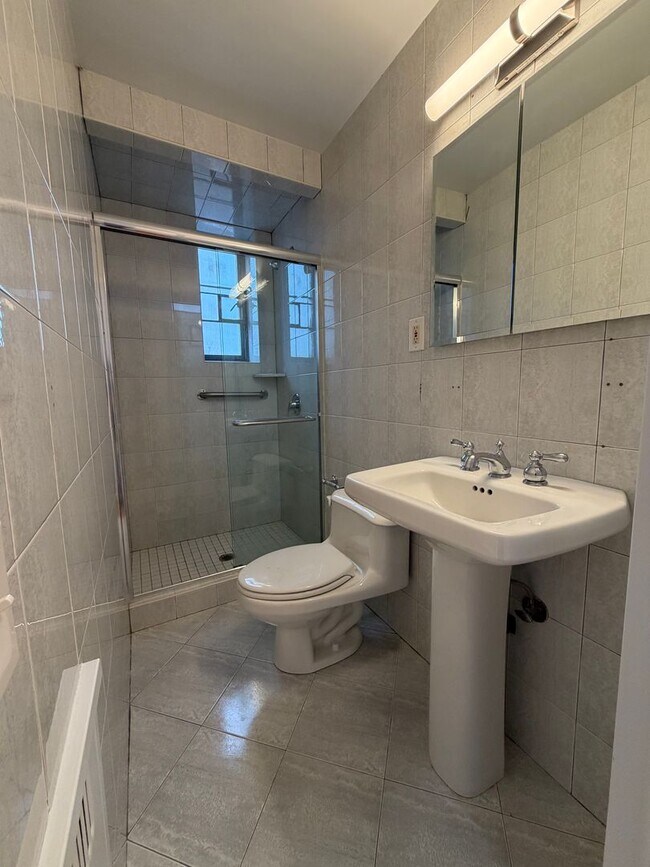 Building Photo - Beautiful 3 bed 3 bath Apartment designed by Lead Architect Steward Wagner and Alfred Fellheimer ...