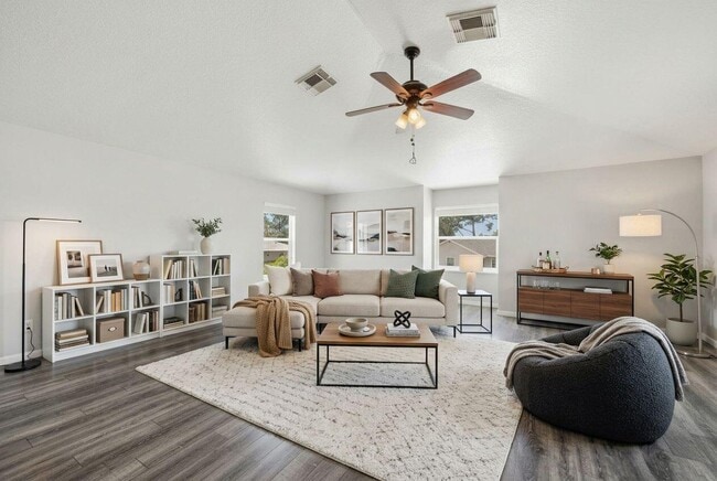 Building Photo - 1707 SE Manth Ln