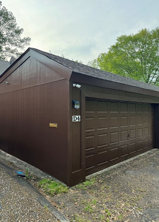 Building Photo - Fully furnished townhome for rent