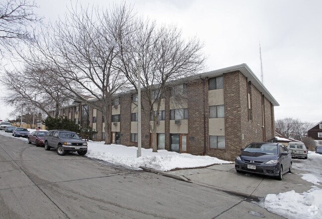 Singer Circle Apartments - Riverwest Terrace