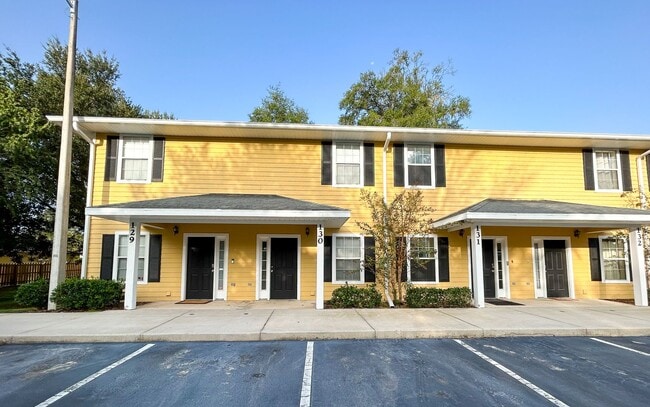 Building Photo - Woods Edge South #130