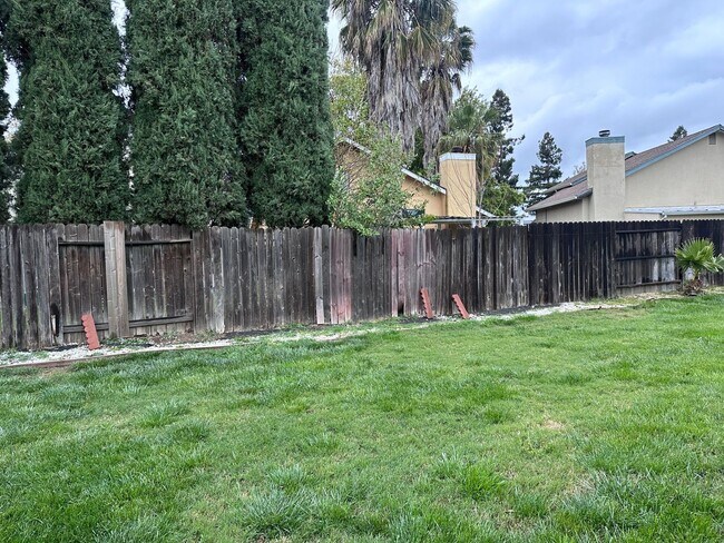 Building Photo - Absolutely IMMACULATE/ADORABLE Natomas hom...