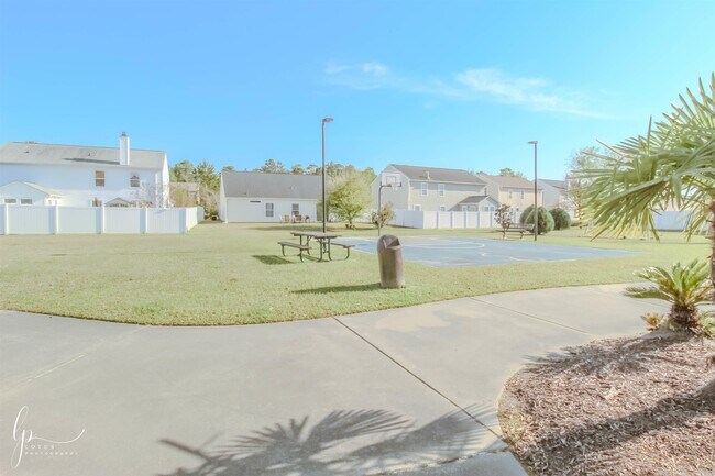 Building Photo - 2013 Laurel Oak Ct