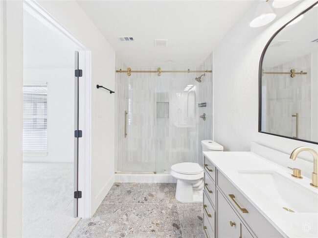 Building Photo - 9400 Longvale Dr