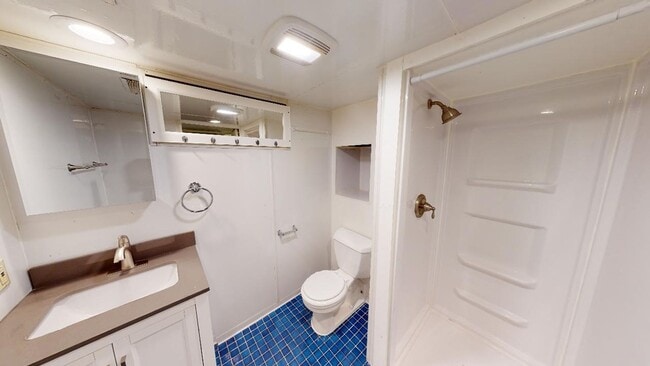 Building Photo - SPACIOUS 4 BEDROOMS / 2 FULL BATHS BEAUTIF...