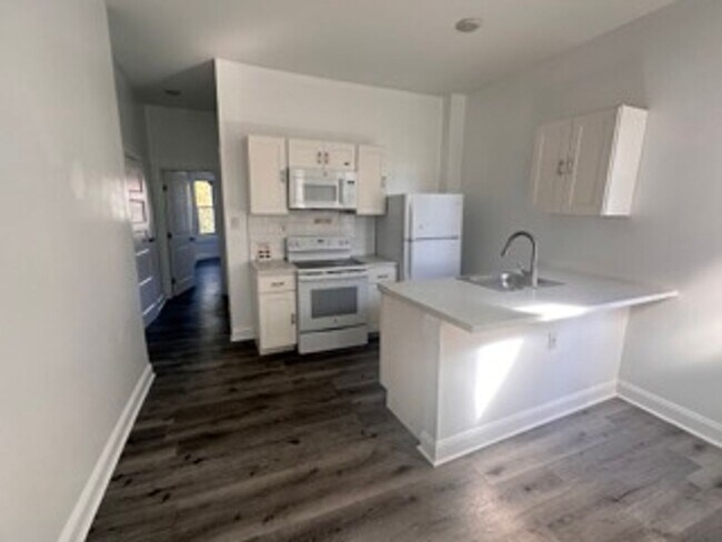 Building Photo - 5036 Walnut St