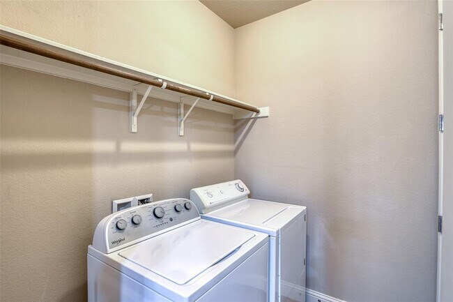 Building Photo - 11033 Desert Willow Loop