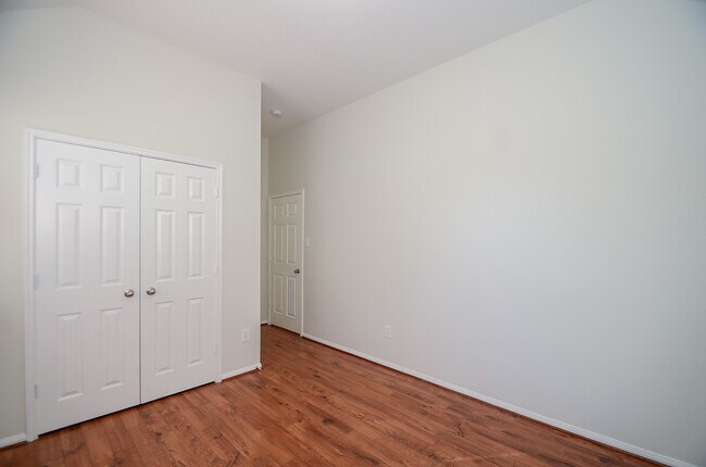 Building Photo - 12918 Hawthorne Shores Dr