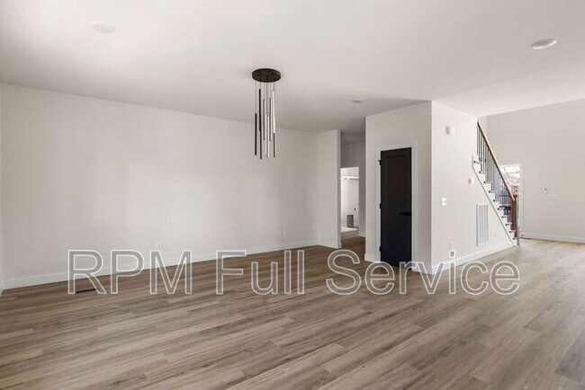 Building Photo - 2134 25th Ave N