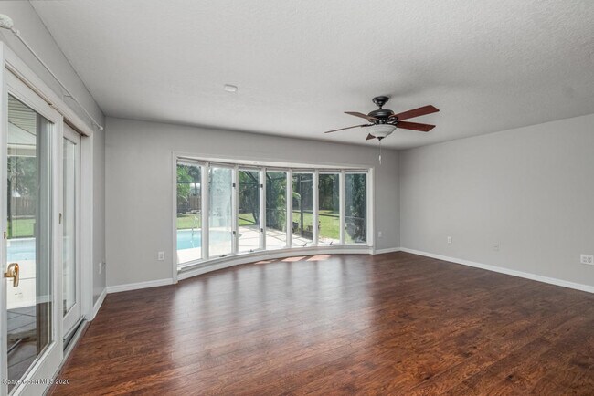 Building Photo - 405 Sunset Blvd