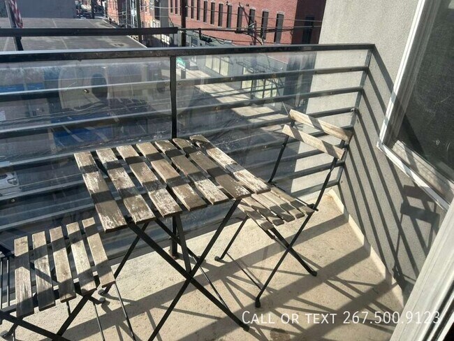 Building Photo - 1613 Frankford Ave