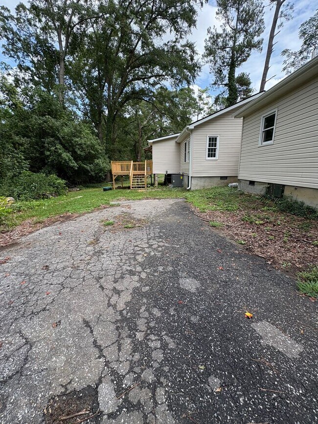 Building Photo - Lovely 3 Bedroom 2 Bath Home in Spartanburg