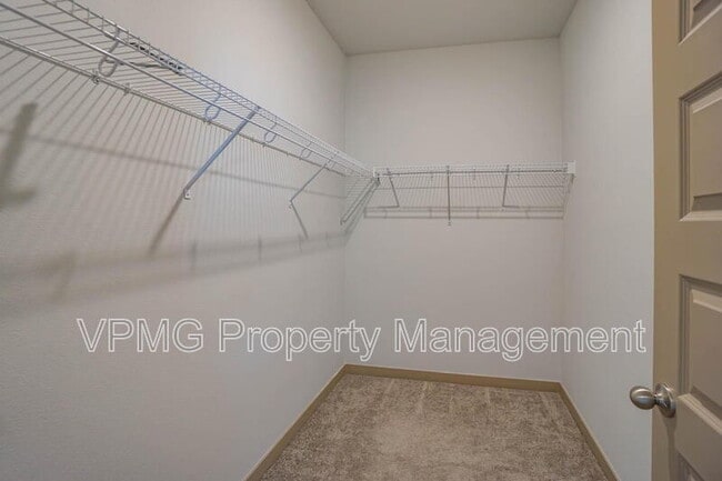 Building Photo - 13801 NE 33rd Cir