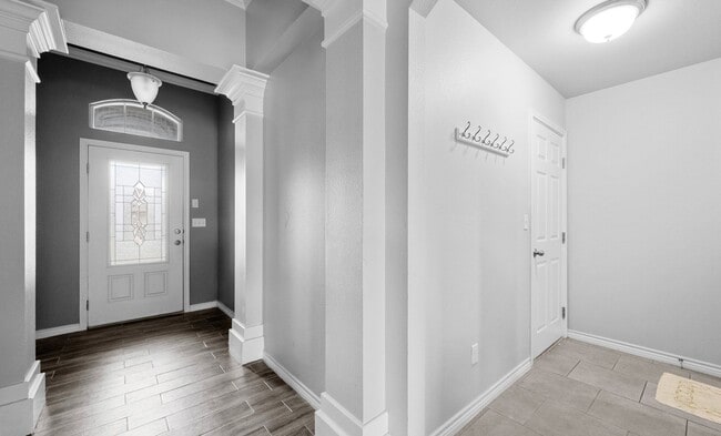 Building Photo - 3042 Besterio Dr