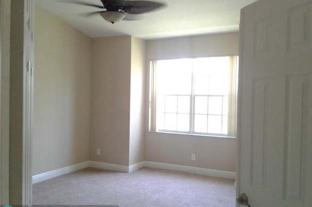 Building Photo - 3409 Lakeside Dr