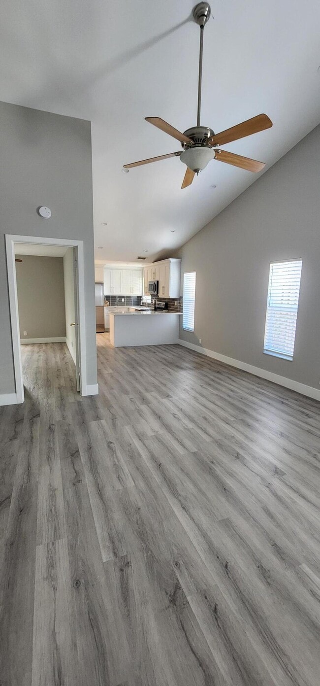 Building Photo - 8863 SE Hobe Ridge Ave