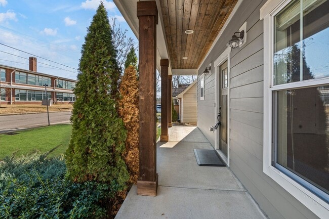 Building Photo - Beautiful North Nashville Home