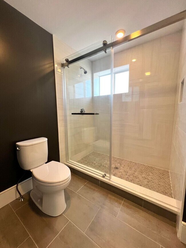 Building Photo - Luxury 4 Bed/2 Bath, LAUNDRY IN-UNIT, Newly Renovated, Private Porch, Washington Square