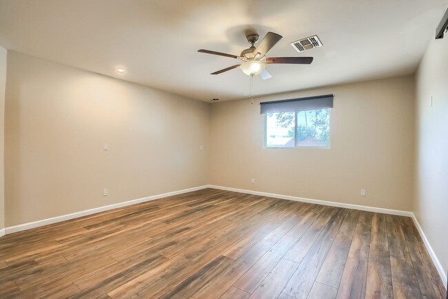 Building Photo - 4 Bedroom 3 Bathroom Single Family Home in...