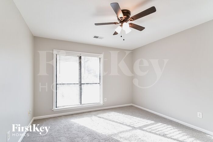 Building Photo - 8568 Kettering Dr