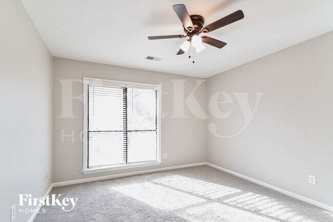 Building Photo - 8568 Kettering Dr