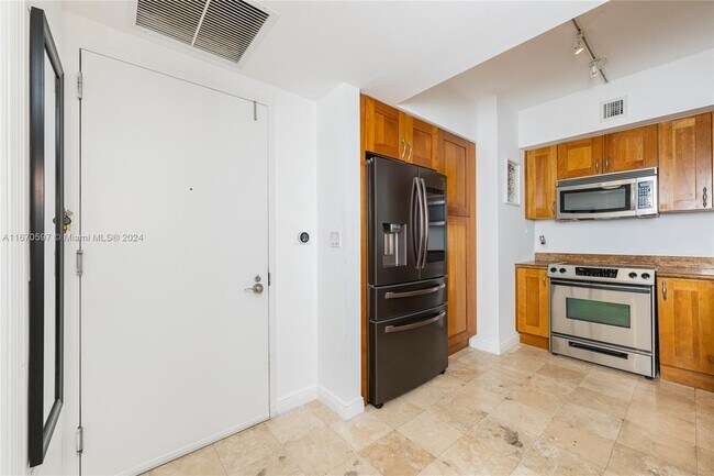 Building Photo - 1745 E Hallandale Beach Blvd