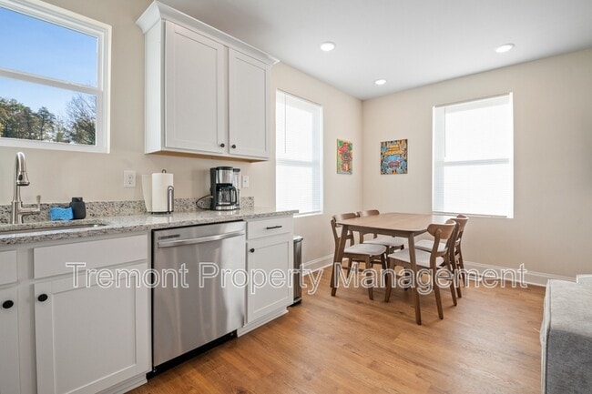 Building Photo - 24 Sawyer St