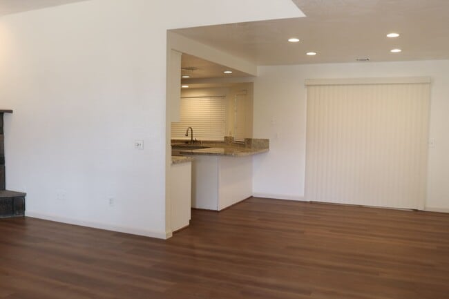 Building Photo - House for rent