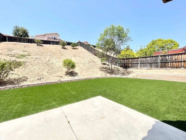 Building Photo - Charming Single-Story Home in Oceanside 3 Bedroom 2 Bath