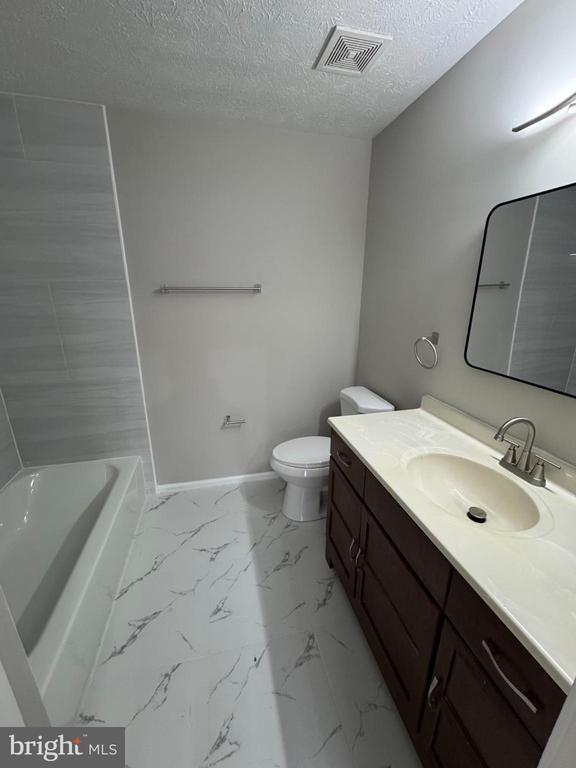 Building Photo - 4641 Deepwood Ct