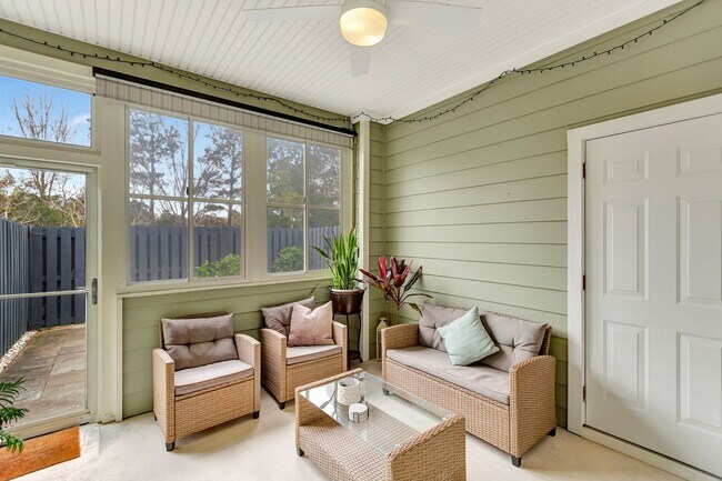 Building Photo - Immaculate Townhome in Dunes West