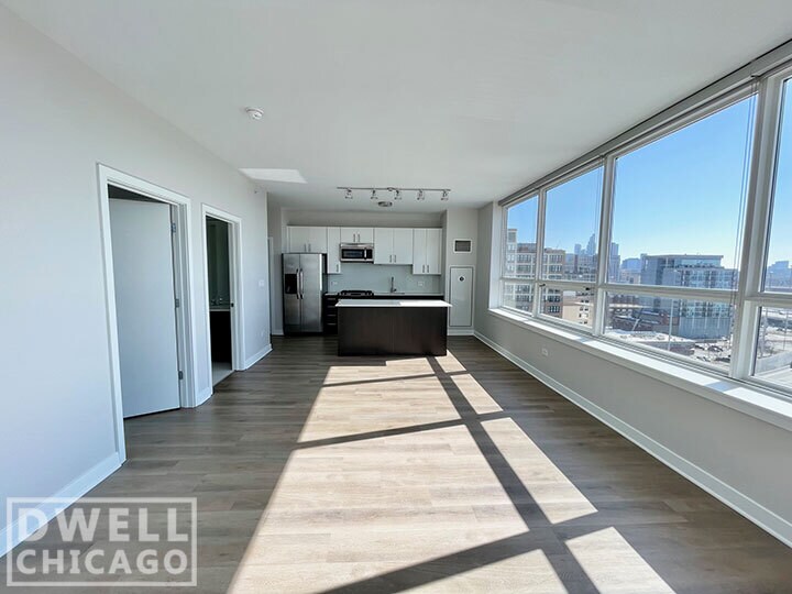 Building Photo - 776 W Quincy St