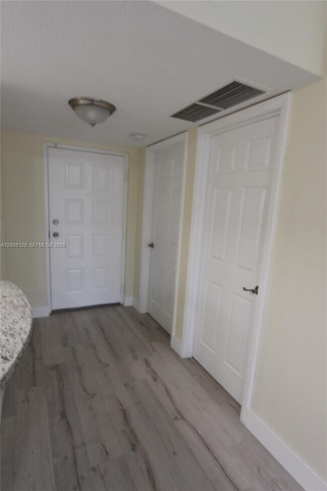 Building Photo - 2890 N Oakland Forest Dr