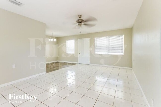 Building Photo - 405 E Gateway Blvd