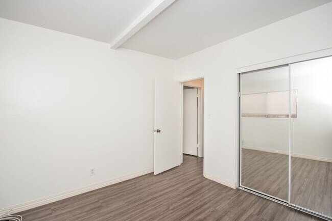 Building Photo - CALIFORNIA/LINCOLN