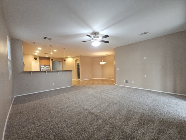 Building Photo - 906 E Pasture Canyon Dr