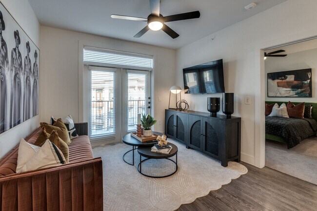 Building Photo - Lenox Maplewood