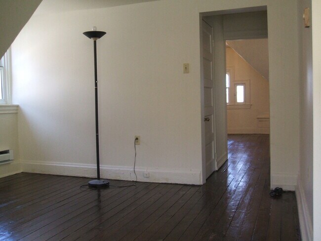 Building Photo - 751 Chislett St