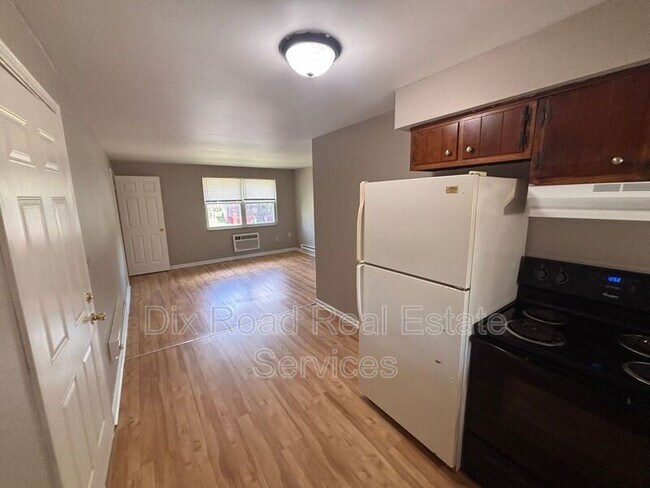 Building Photo - 1708 W Riverview Ave