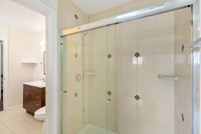 Building Photo - Woodlands South - La Jolla Townhome