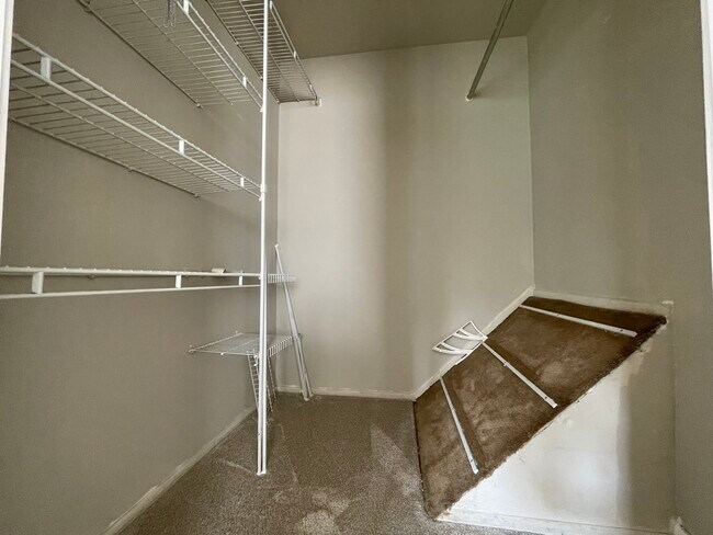 Building Photo - 180 Betty Ct
